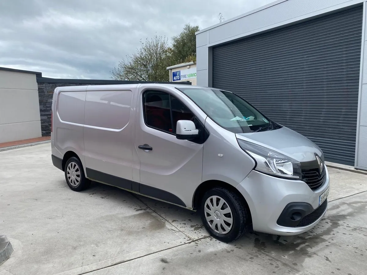 Renault Trafic 2015 - Image 2