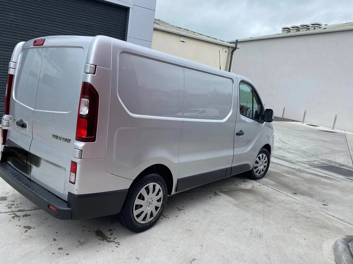 Renault Trafic 2015 - Image 3