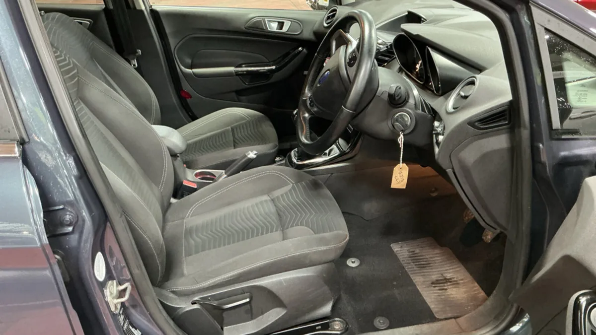 2013 Ford Fiesta TITANIUM 1.0 Petrol - Image 4