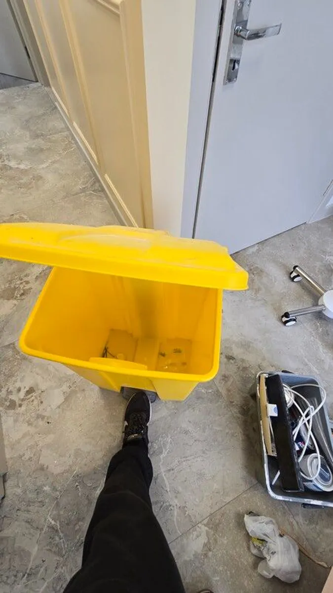 Large yellow bin 70L - Image 2