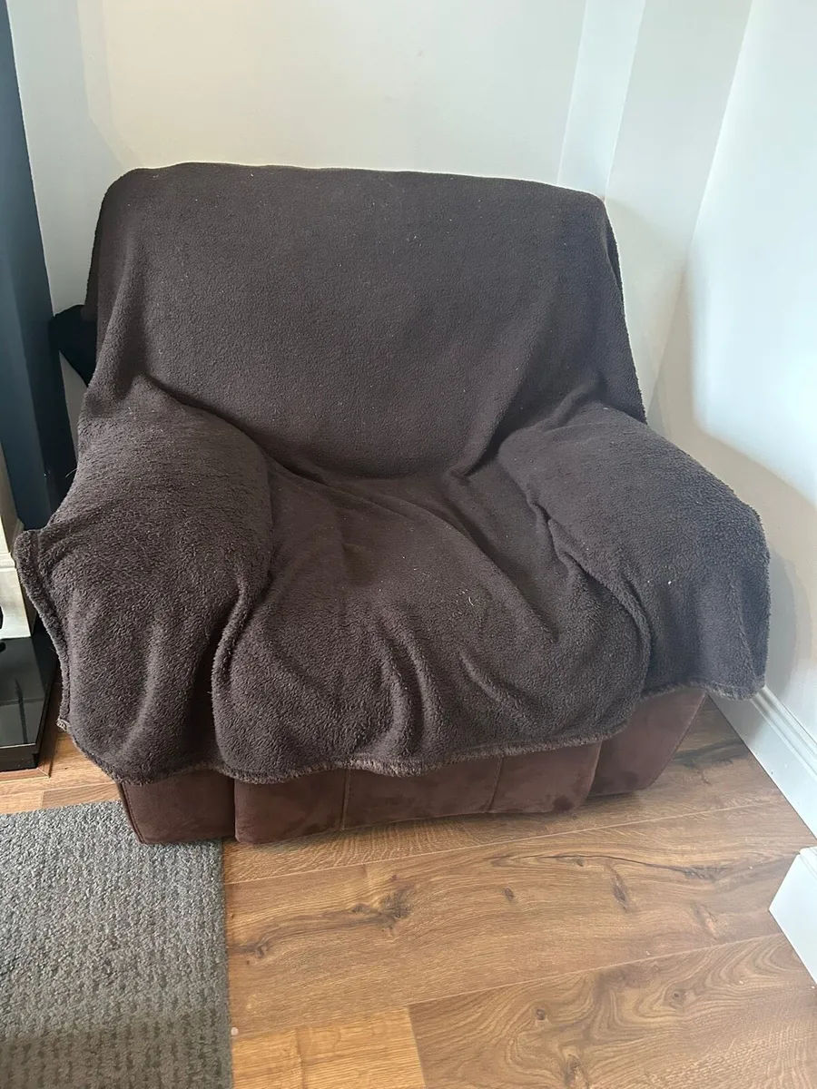 Recliner couch and recliner armchair - Image 2