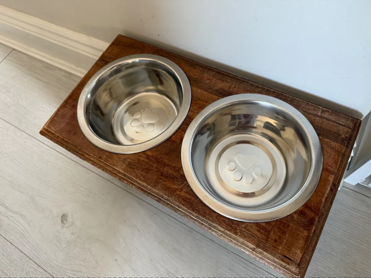 Wooden dog bowl stand - Image 2