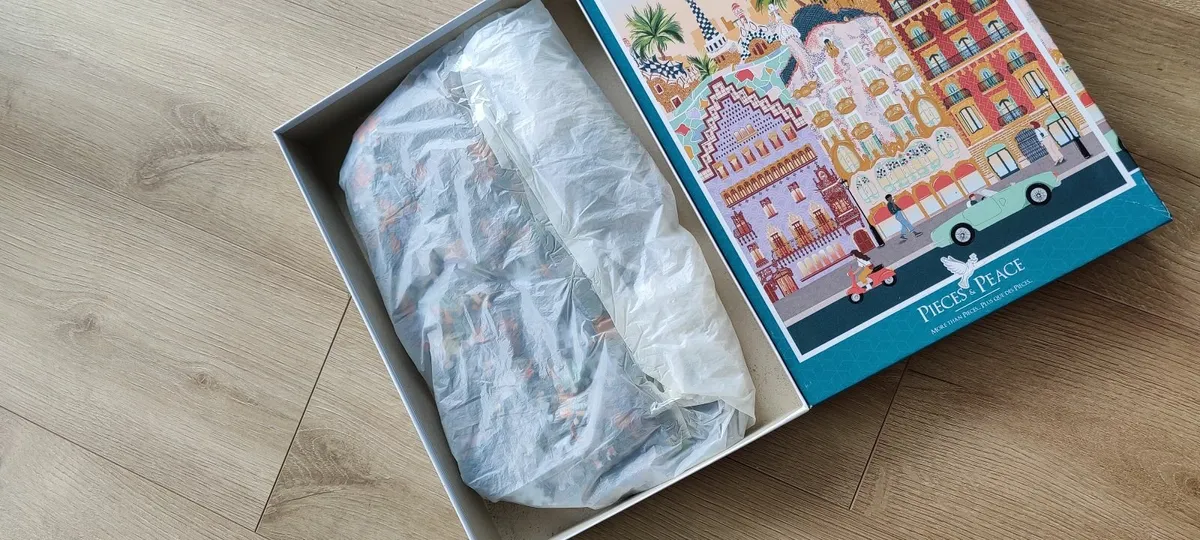 1000-Piece Jigsaw Puzzle – Barcelona City Scene - Image 2