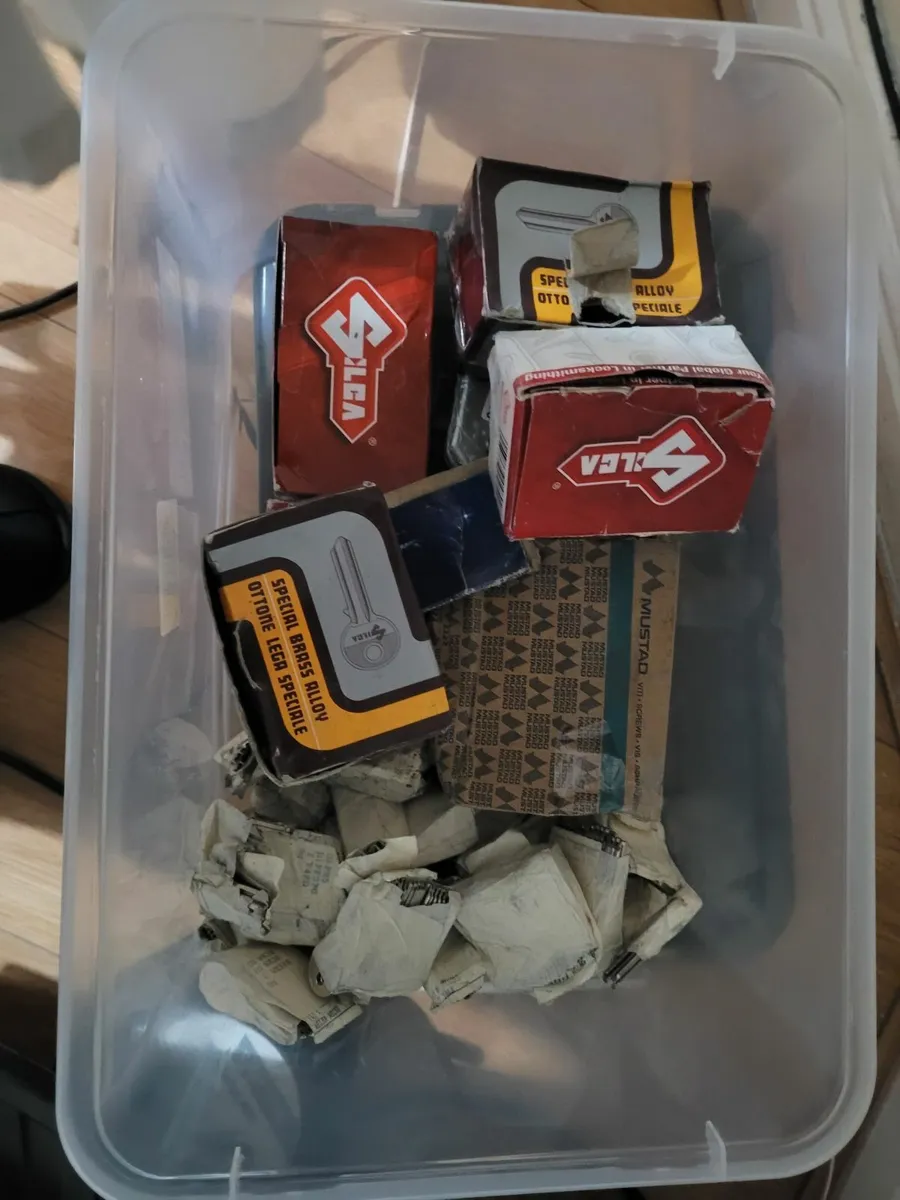 ILCO ORION AUTOMATIC KEY CUTTING MACHINE - Image 2