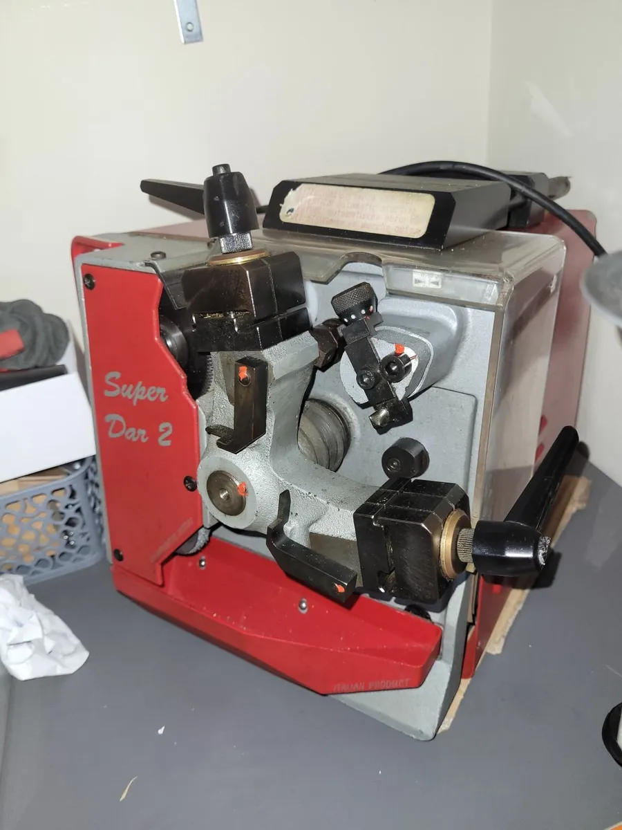 ILCO ORION AUTOMATIC KEY CUTTING MACHINE - Image 4
