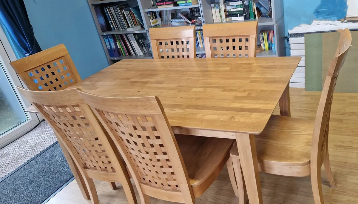 Dining Table & Chairs x 6 - Image 1