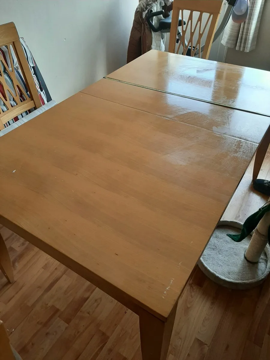 Kitchen table & chairs - Image 1