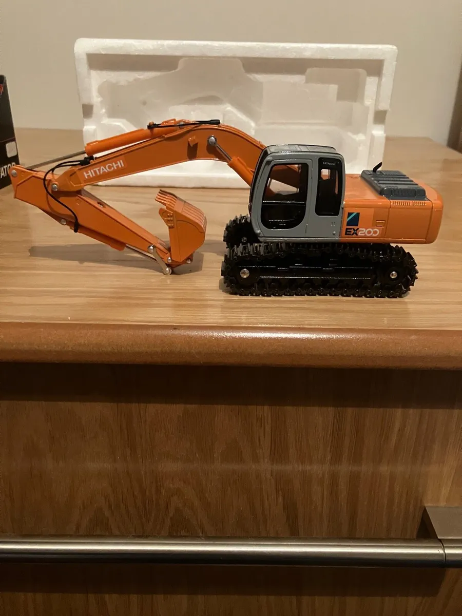 Hitachi Zaxis EX200 1/50 Scale Britains toy - Image 3