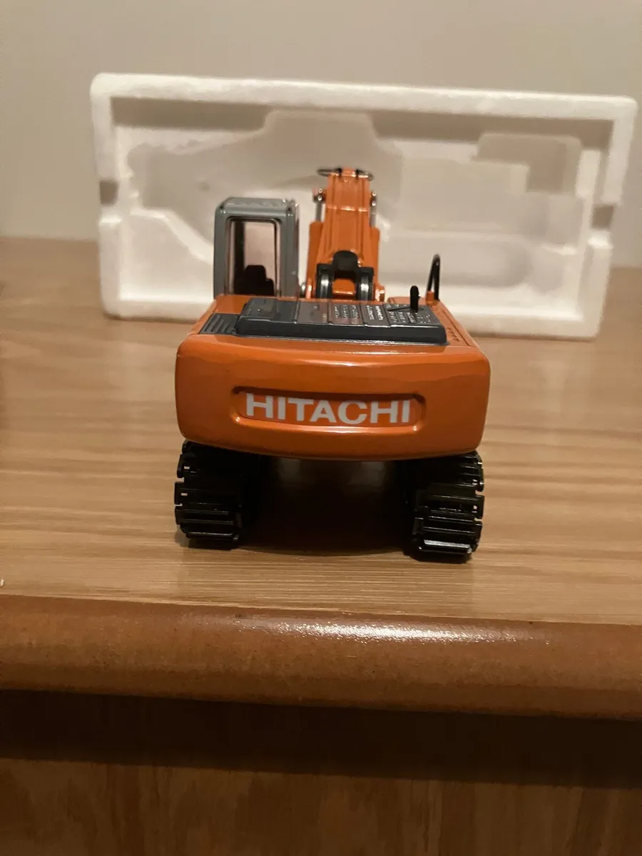 Hitachi Zaxis EX200 1/50 Scale Britains toy - Image 4