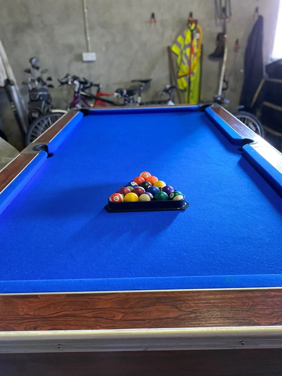 Pool table in Excellent condition - Image 1