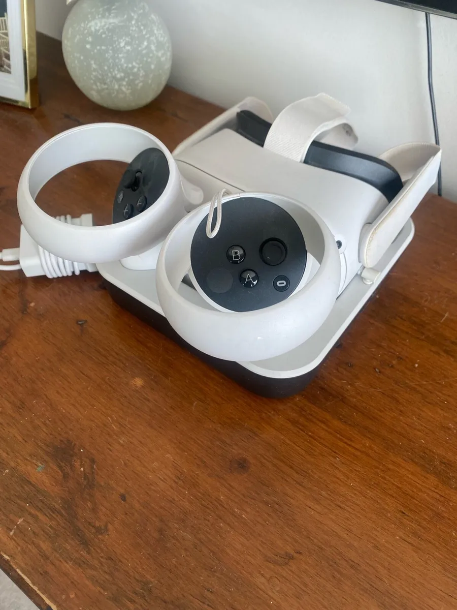VR headset - Image 2