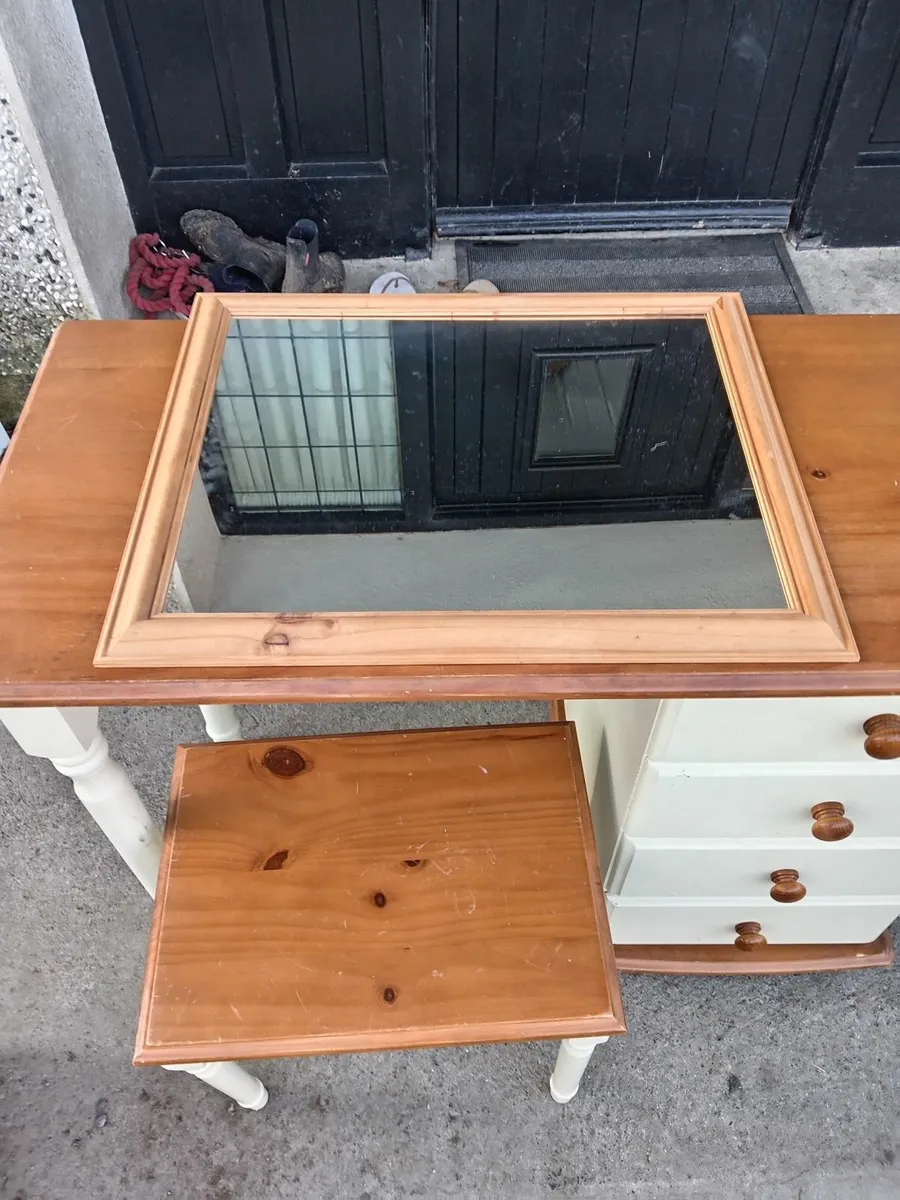 Dressing table and chair and mirror - Image 2