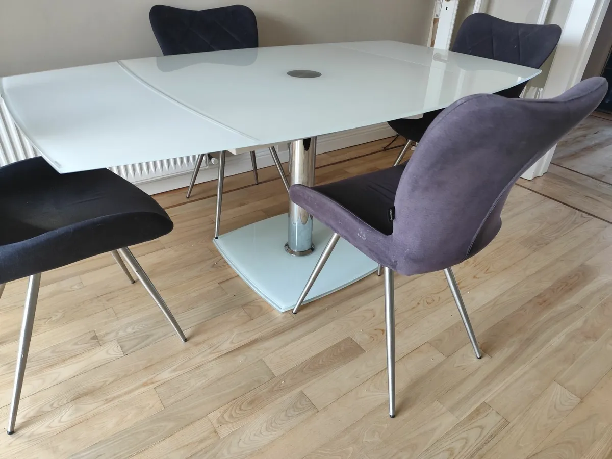 Kitchen table - Image 1