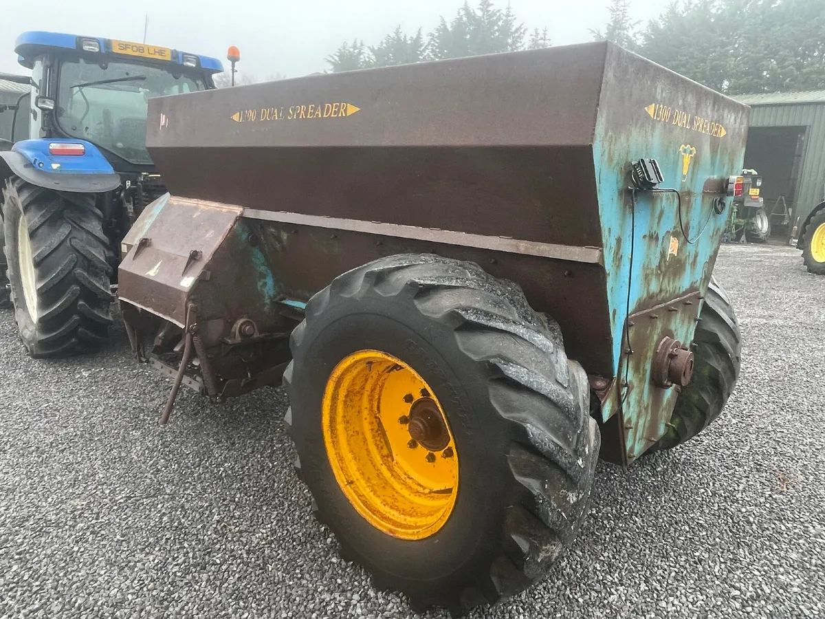 West 1300 dual spreader - Image 1