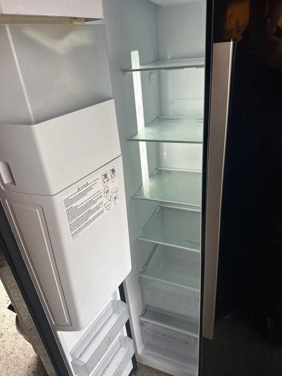 Beko American style fridge freezer - Image 3
