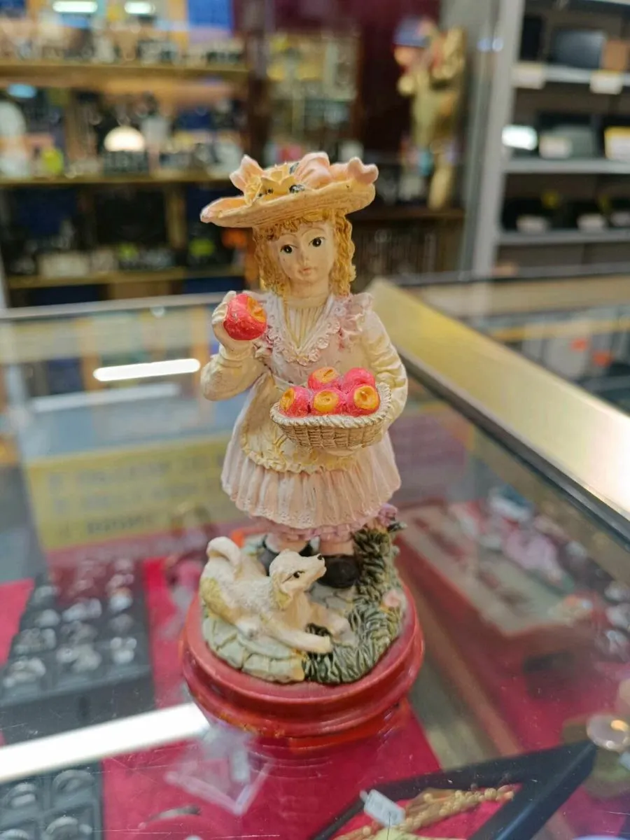 Vintage Figurine Girl - Image 1