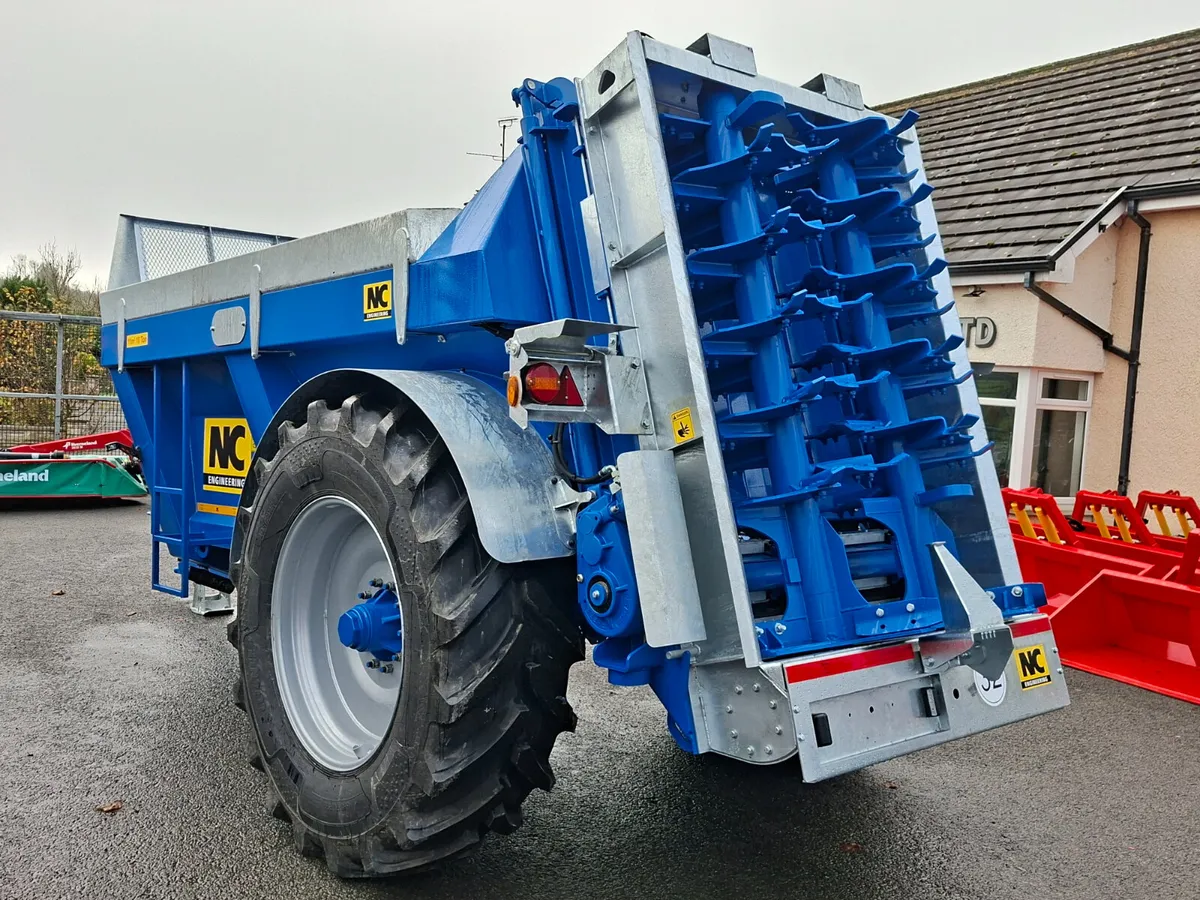 NEW NC 10 TON REAR DISCHARGE SPREADER - Image 3