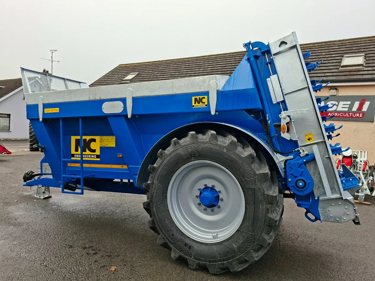 NEW NC 10 TON REAR DISCHARGE SPREADER - Image 4