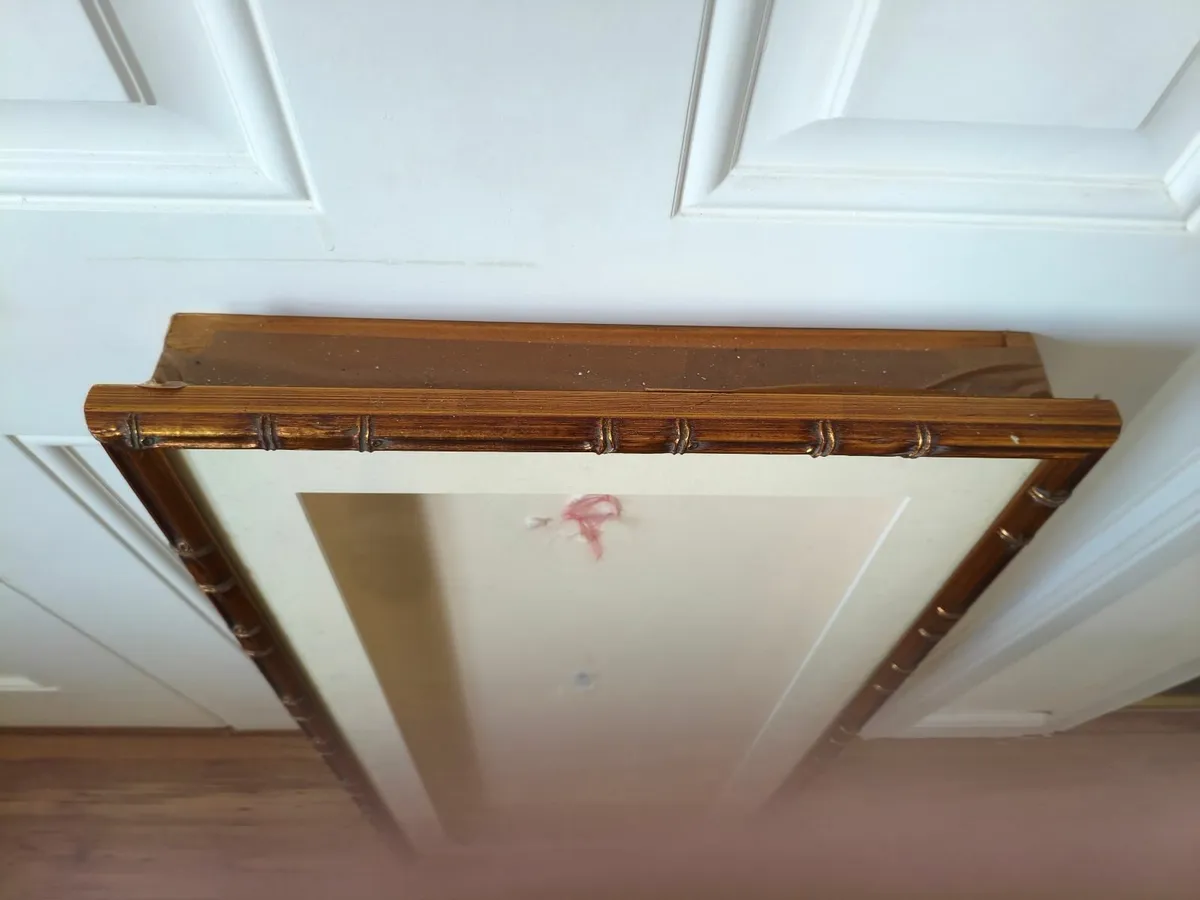 Exhibition frame - Image 2