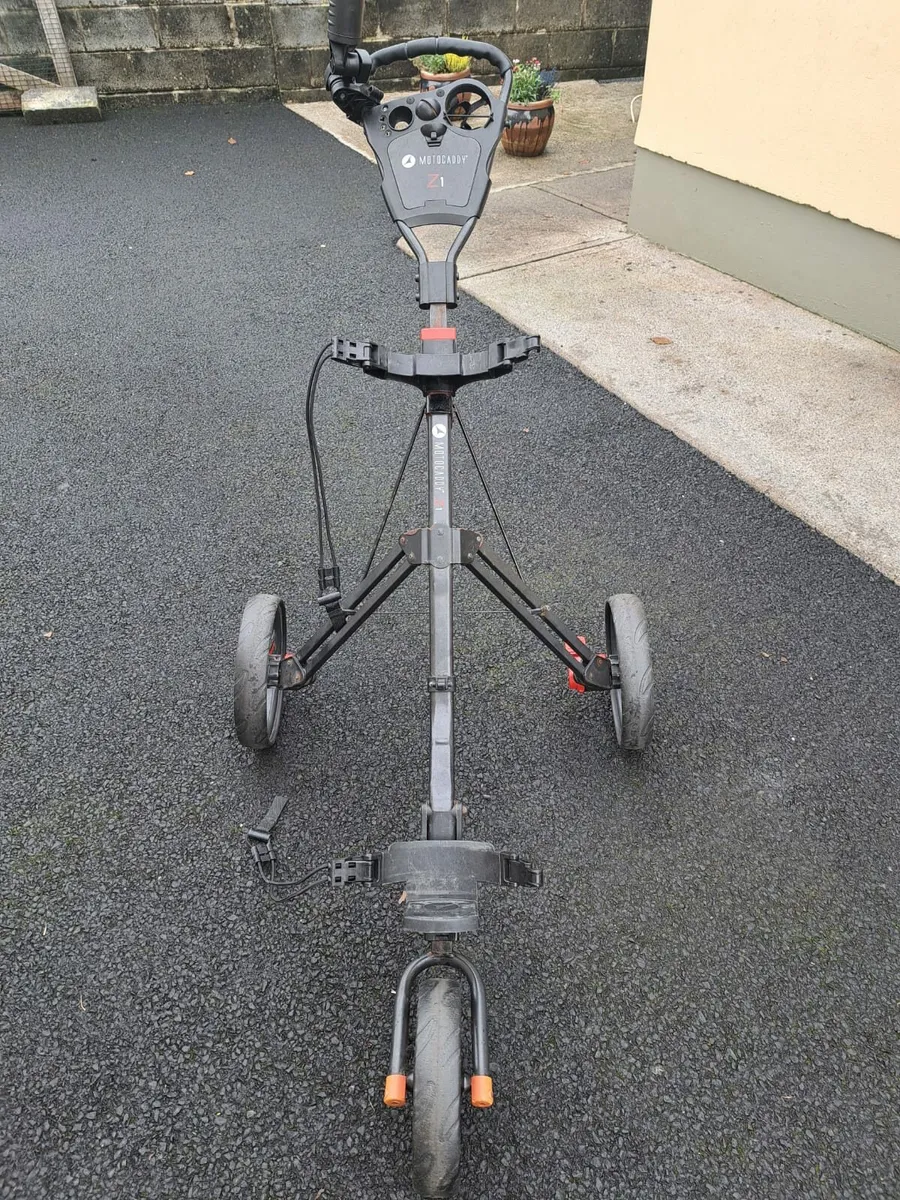 Motocaddy Z1 Golf Trolley - Image 1