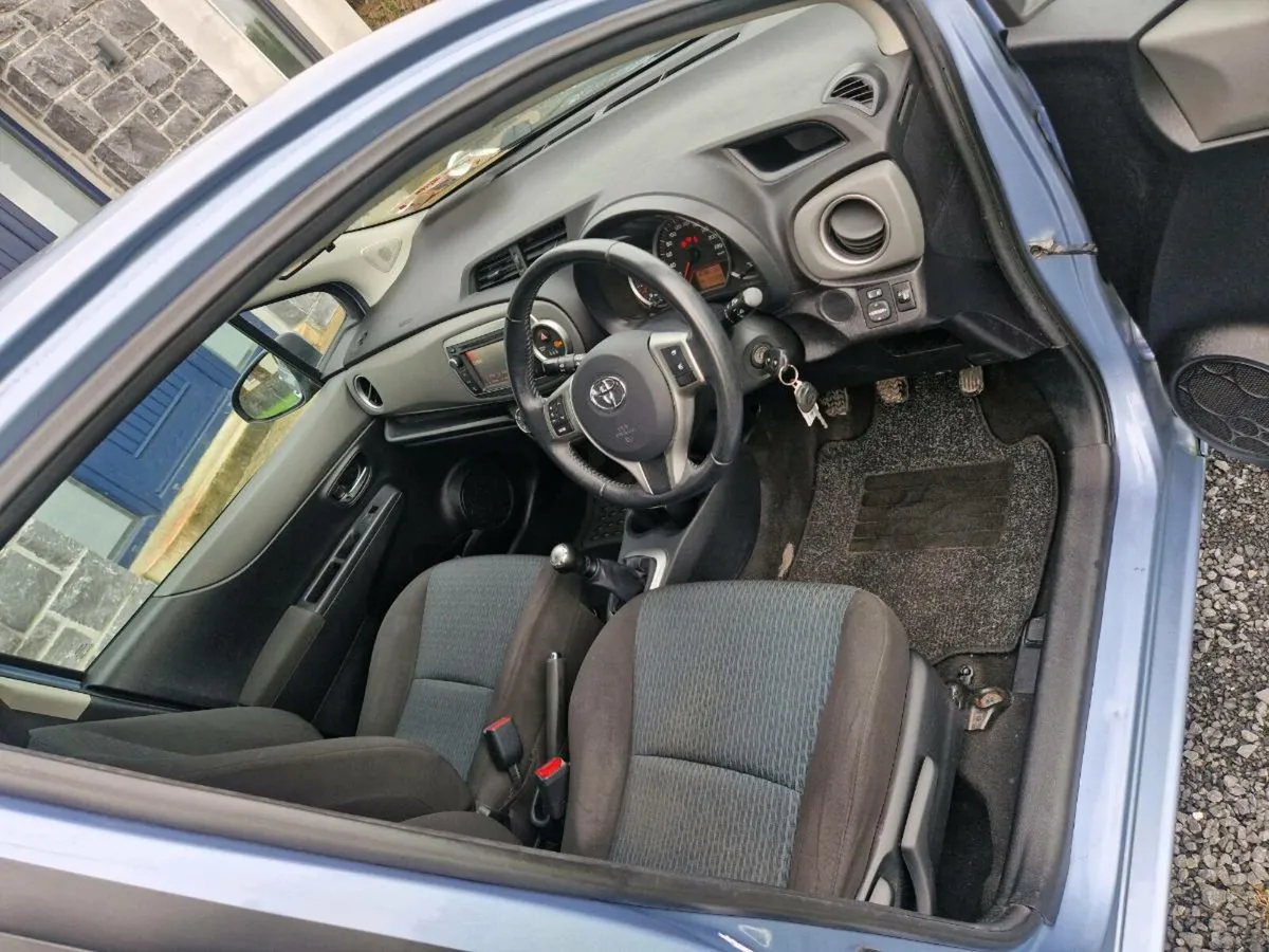 Toyota yaris - Image 4