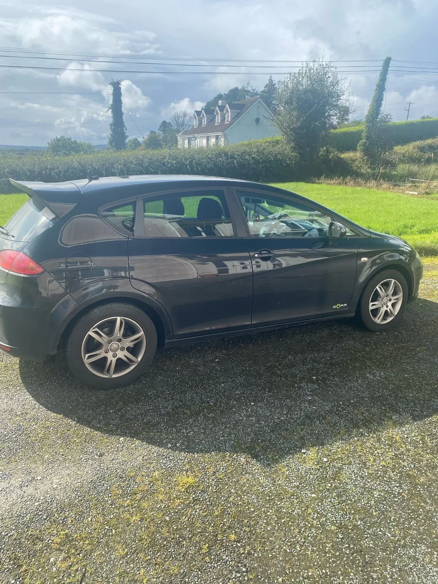 12 seat Leon - Image 3