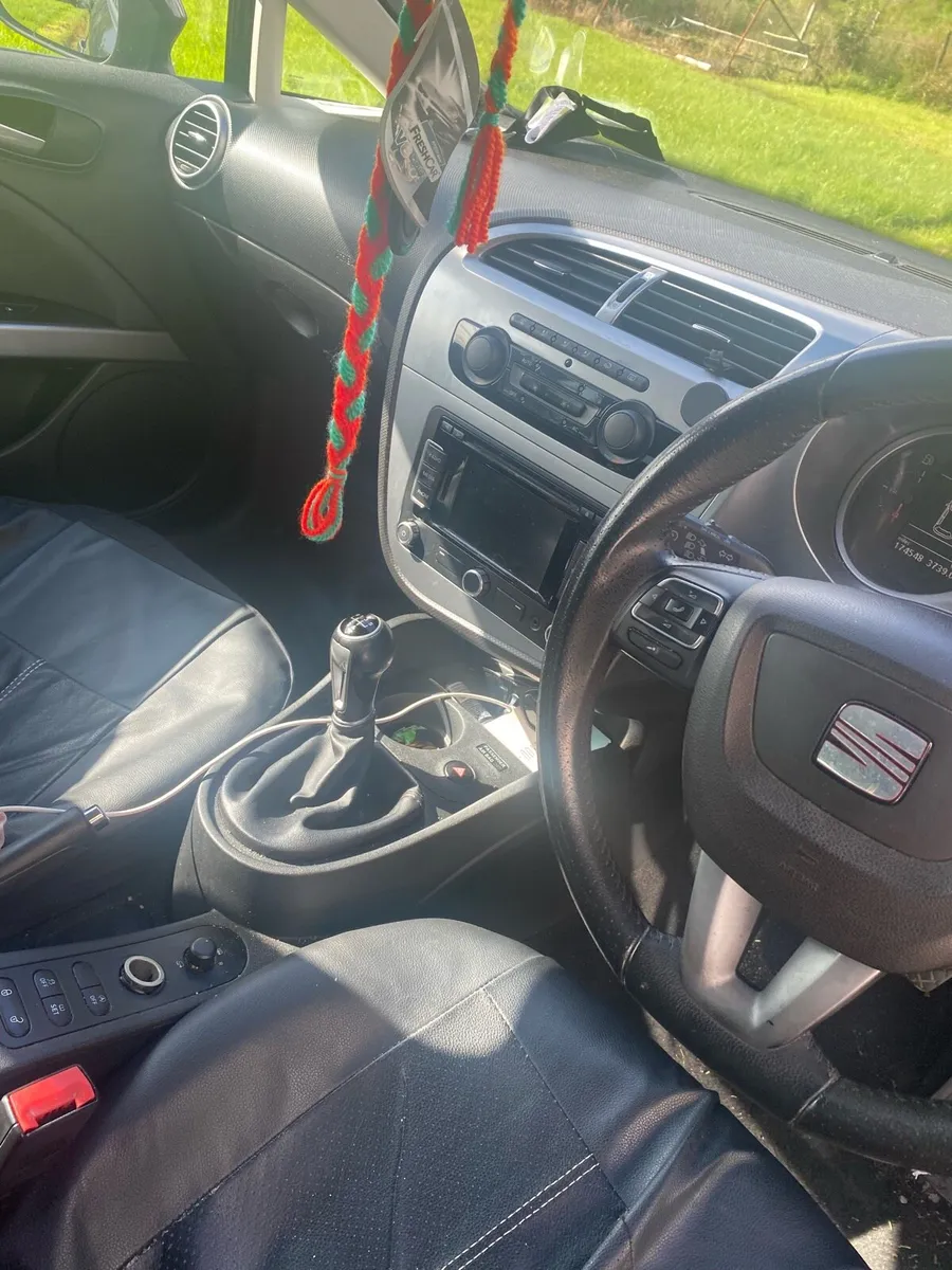 12 seat Leon - Image 4