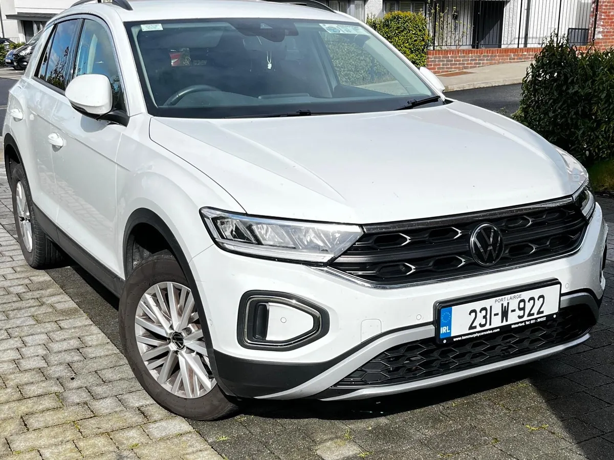 Volkswagen T-Roc - Image 1