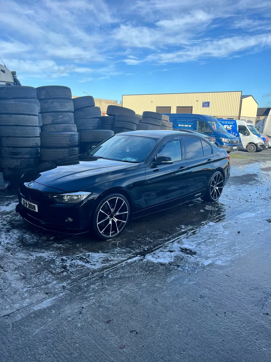 BMW 320d - Image 1