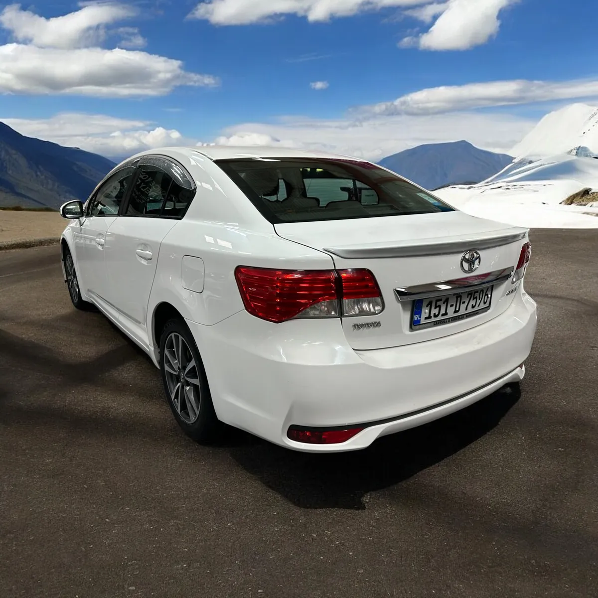 2015 Toyota Avensis D-4D 125 (2.0) Luna Saloon - Image 2
