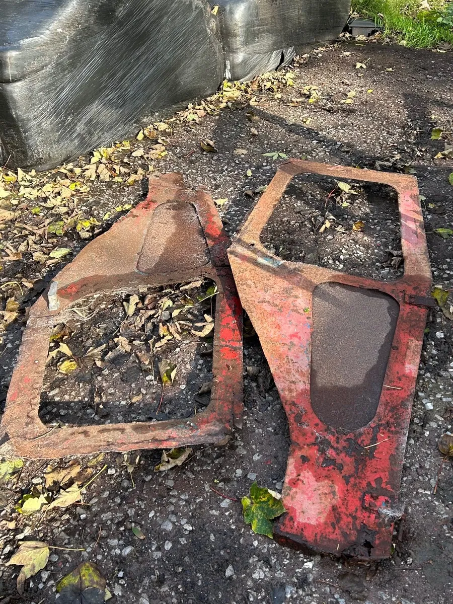 Lambourne cab parts - Image 2