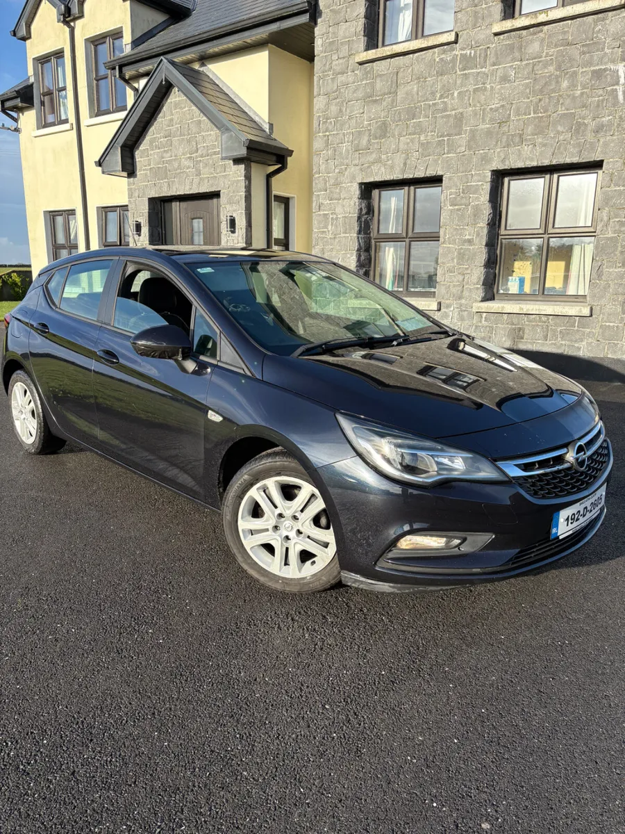 Opel Astra 2019 - Image 1