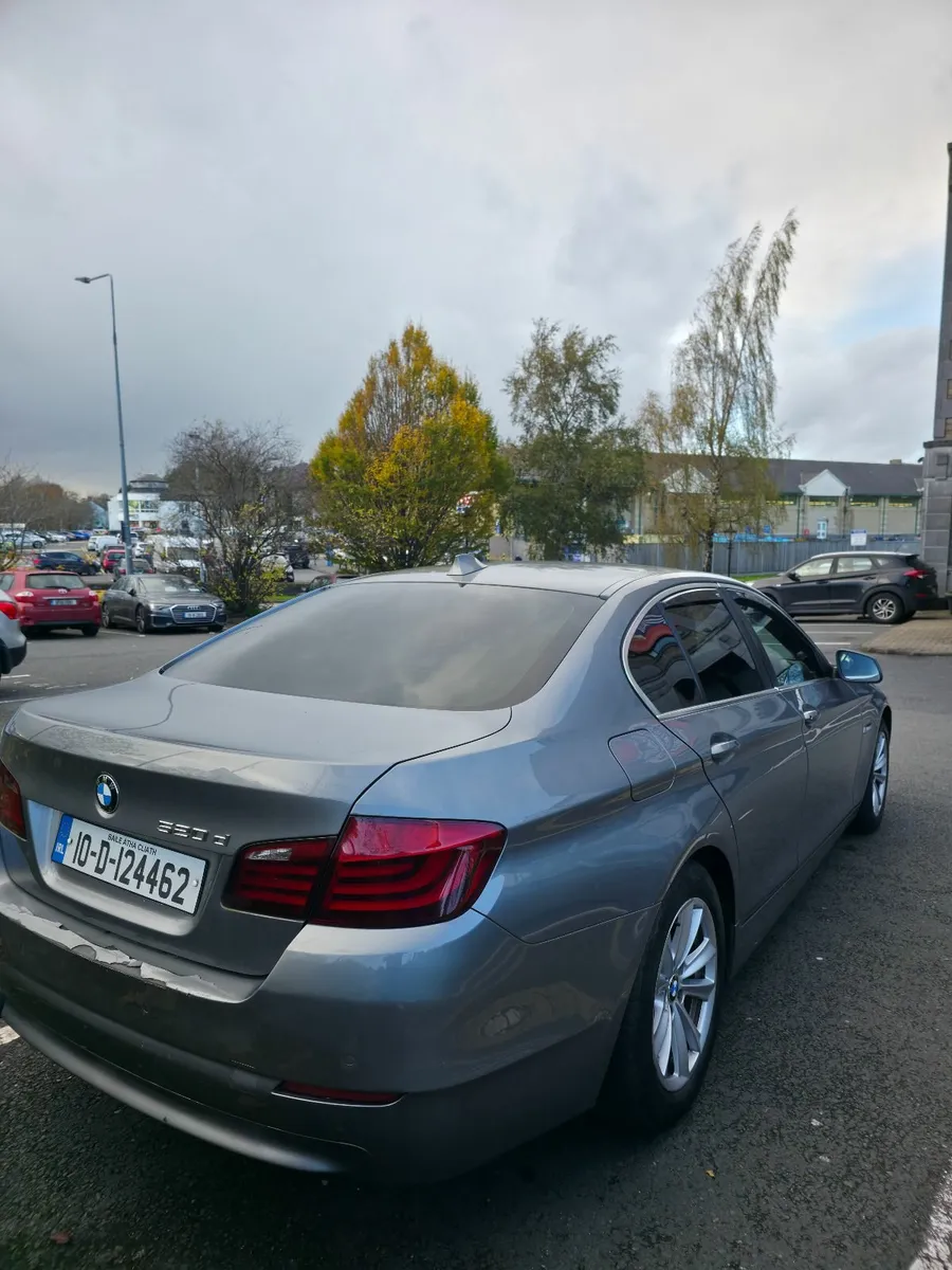 BMW 5-Series 2010 - Image 2
