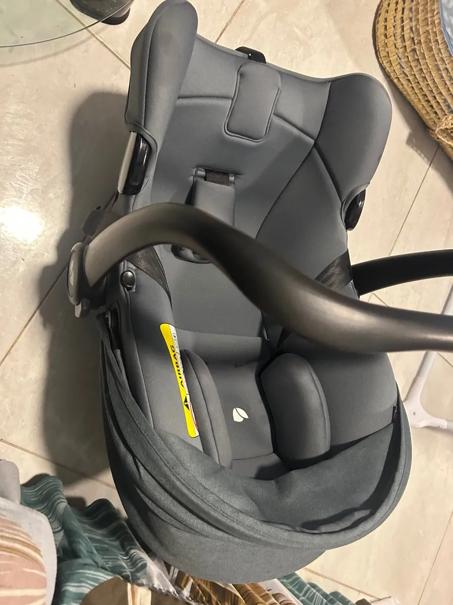 Joie baby Car seat - Image 1