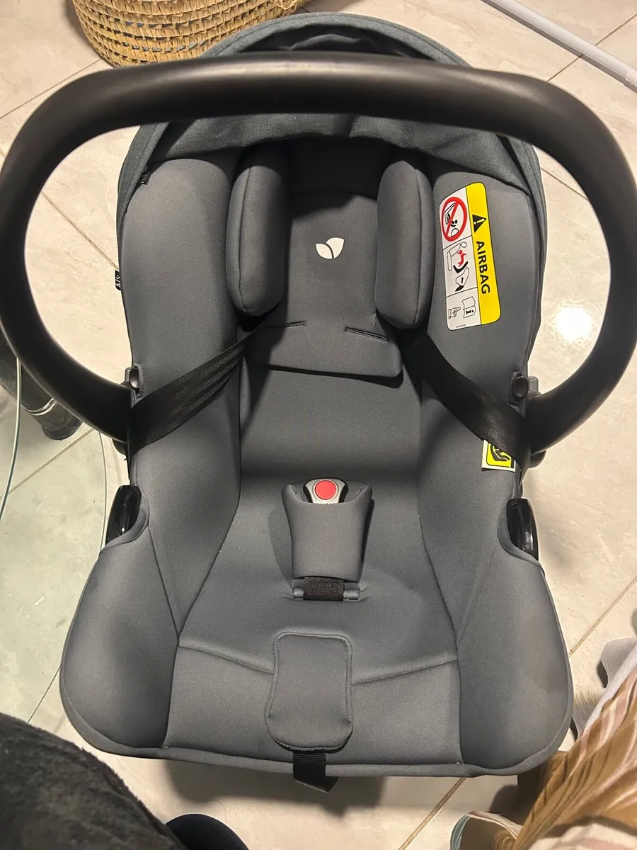 Joie baby Car seat - Image 2