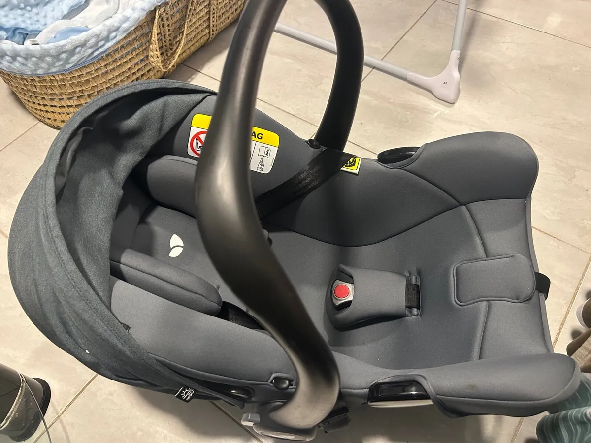 Joie baby Car seat - Image 3