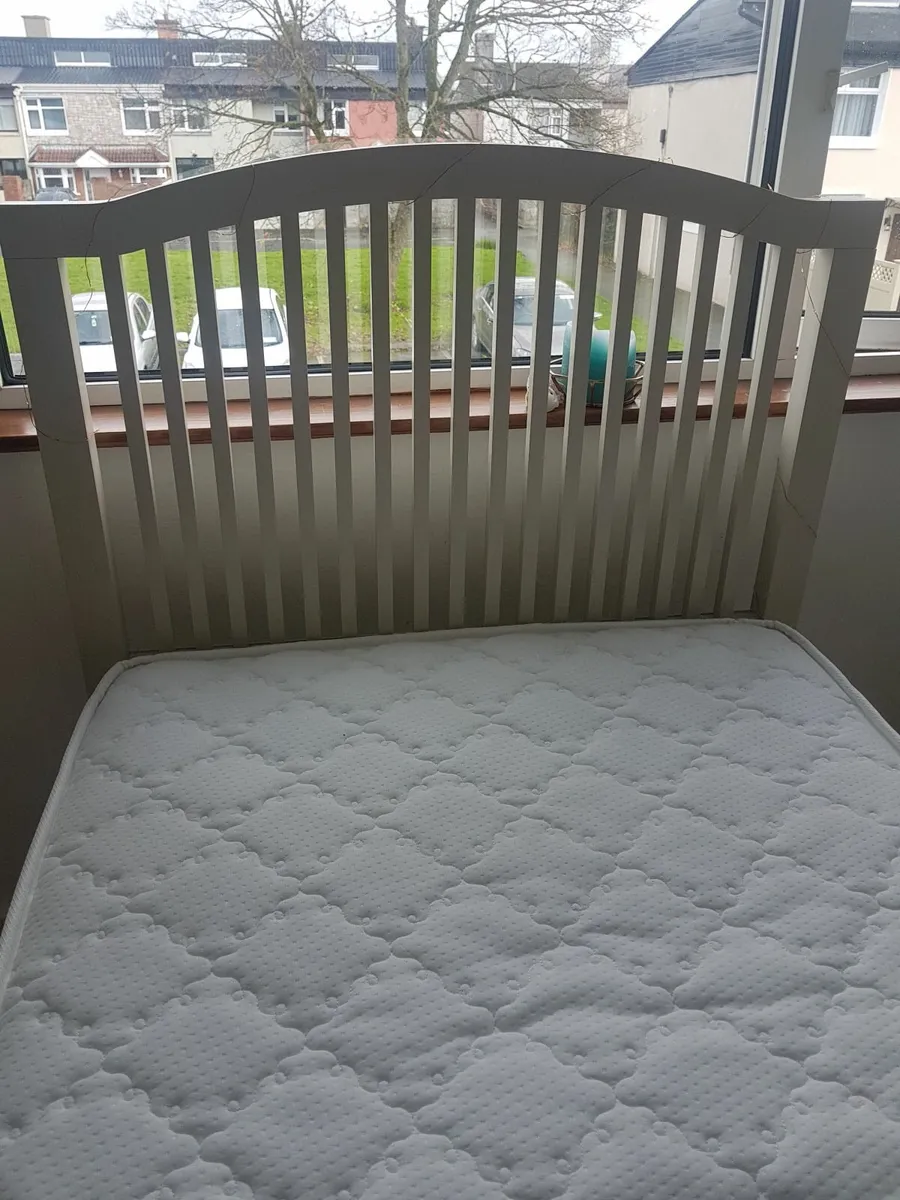 Single bed - Image 1