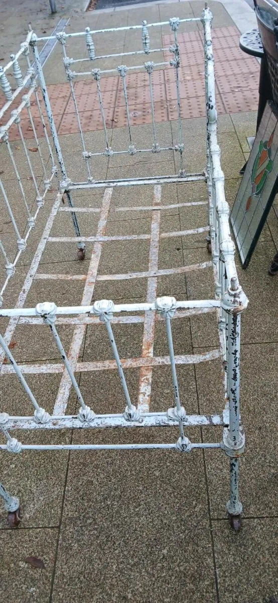 Child's victorian iron  cot bed - Image 3