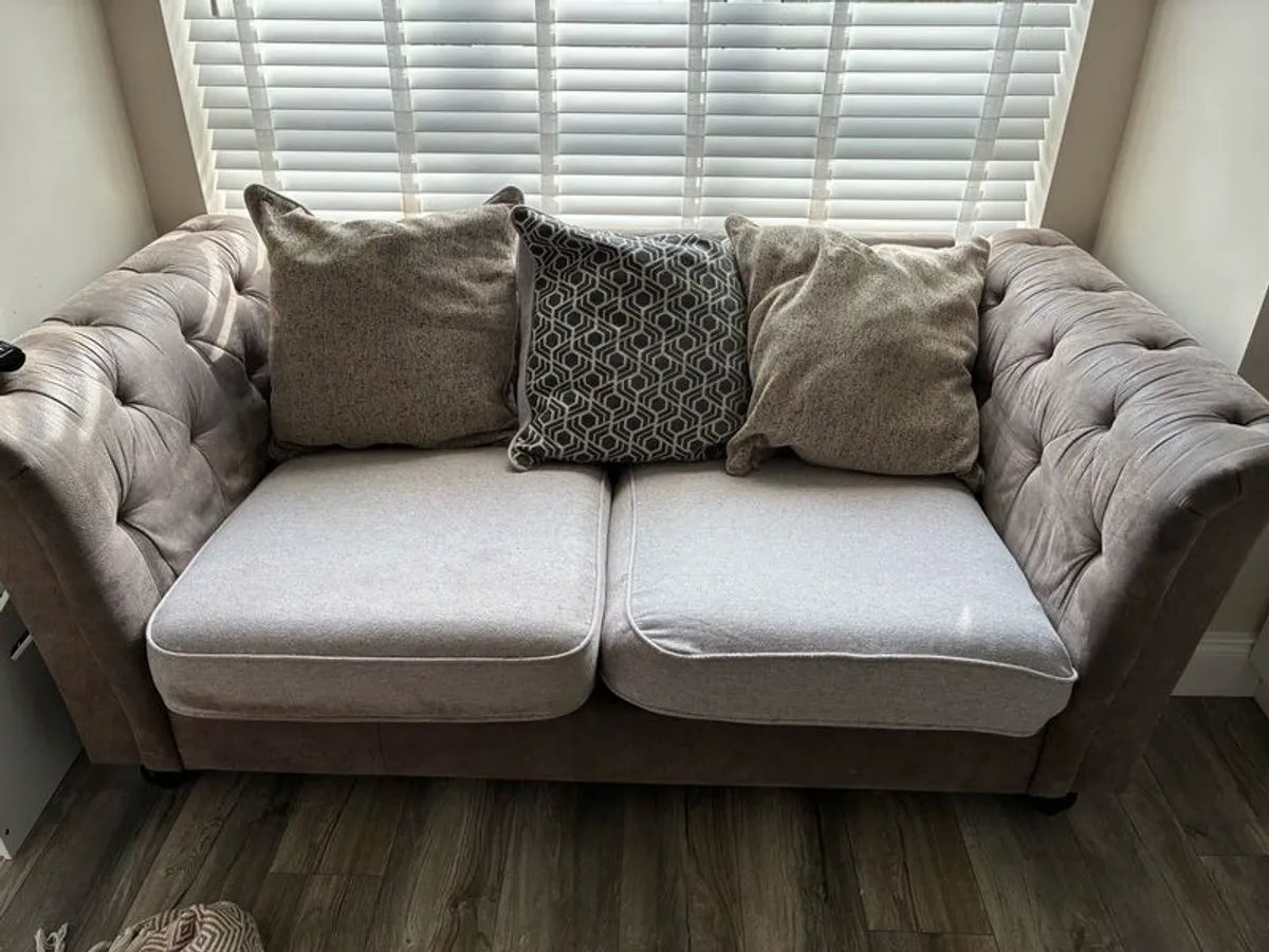 3 + 2 seater sofa in good condition no rips or tears - Image 1