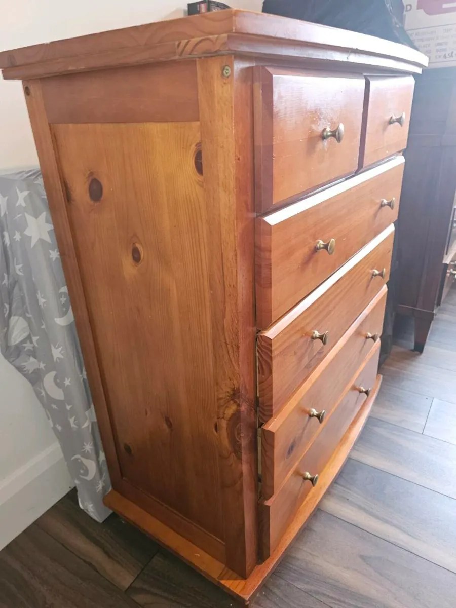 Chesterdraws - Image 2