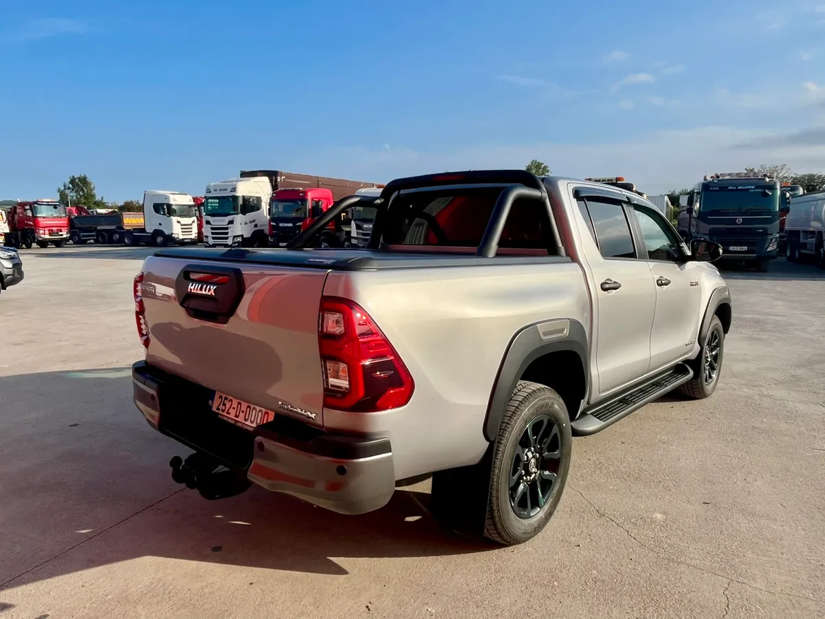 2025 Toyota Hilux  Invicible X Auto Double Cab - Image 4