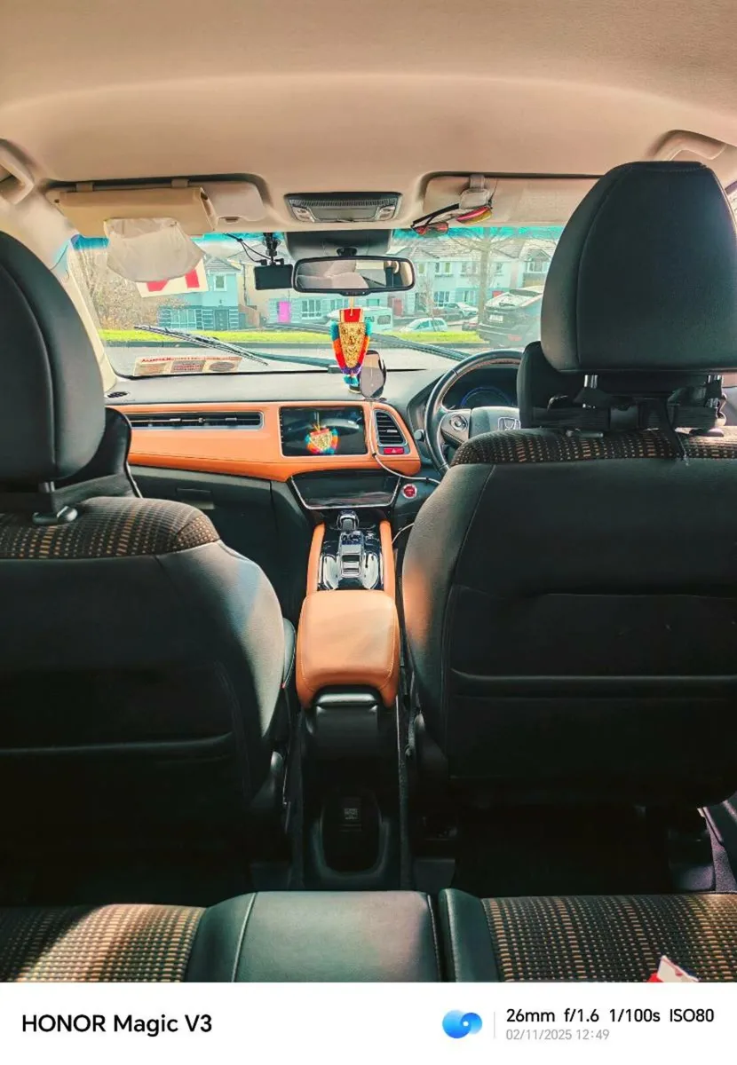 Honda Vezel hybrid 1.5 SUV in good condition - Image 3