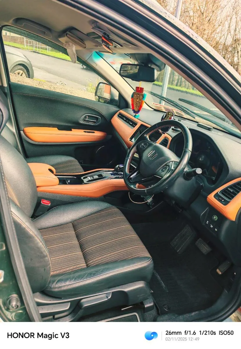 Honda Vezel hybrid 1.5 SUV in good condition - Image 4