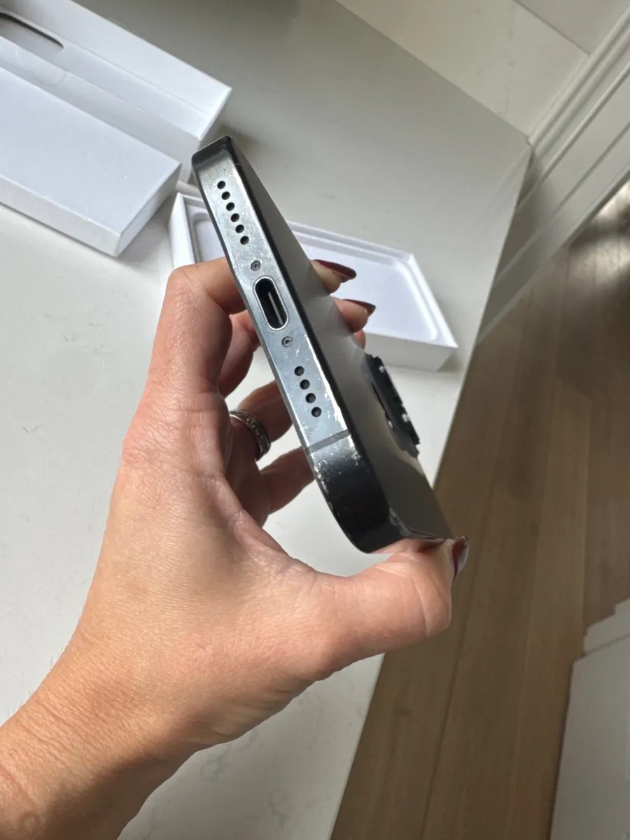 iPhone 16 pro max - Image 4