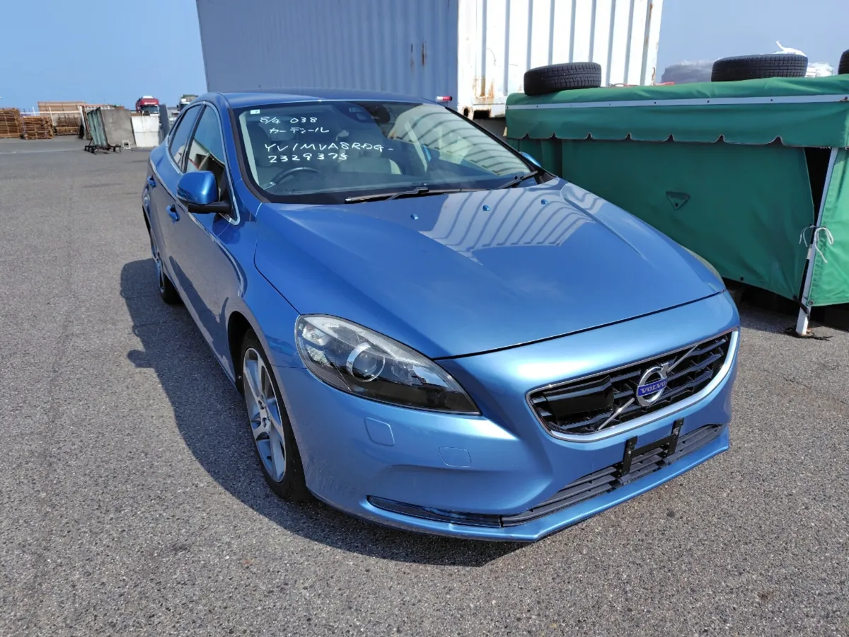 2.0D4 SE LUXURY 5DR HATCHBACK AUTO  // IMMACULATE - Image 1