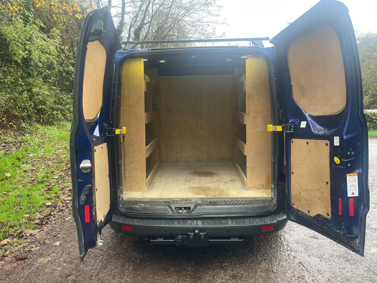 Ford Transit Custom Crew Cab 2.0L 2017 - Image 3