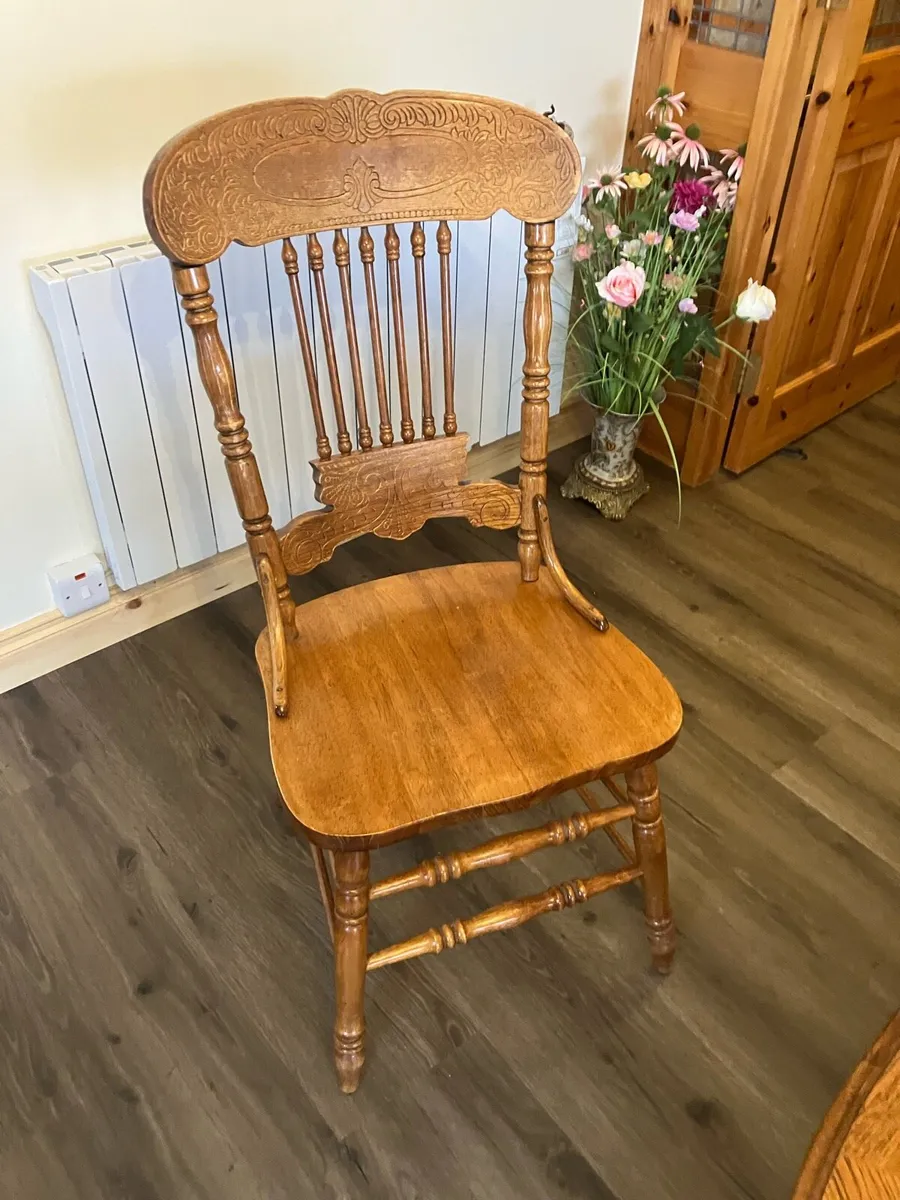 Solid Oak table and chairs - Image 3