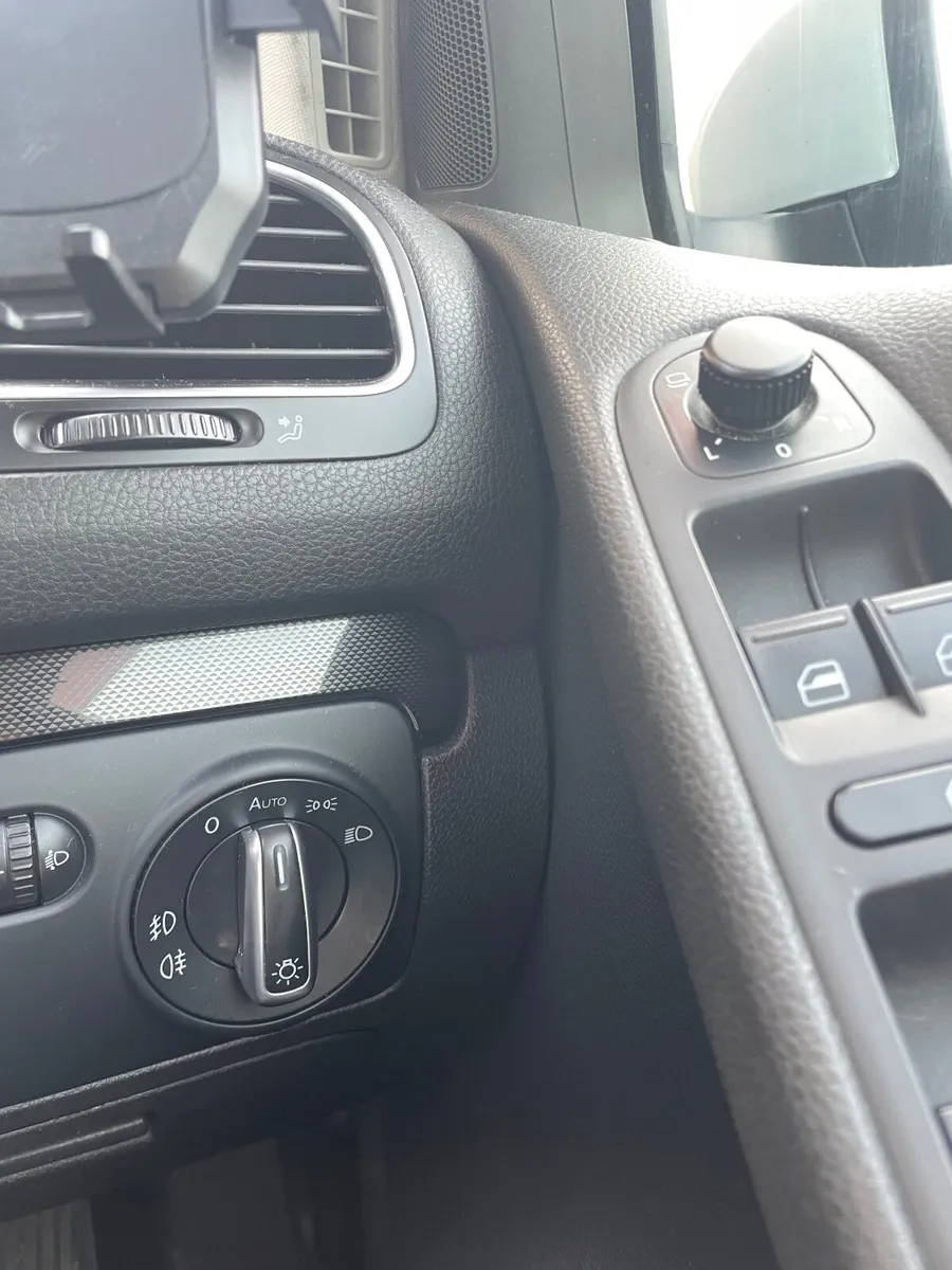 Volkswagen Golf 2010 - Image 4