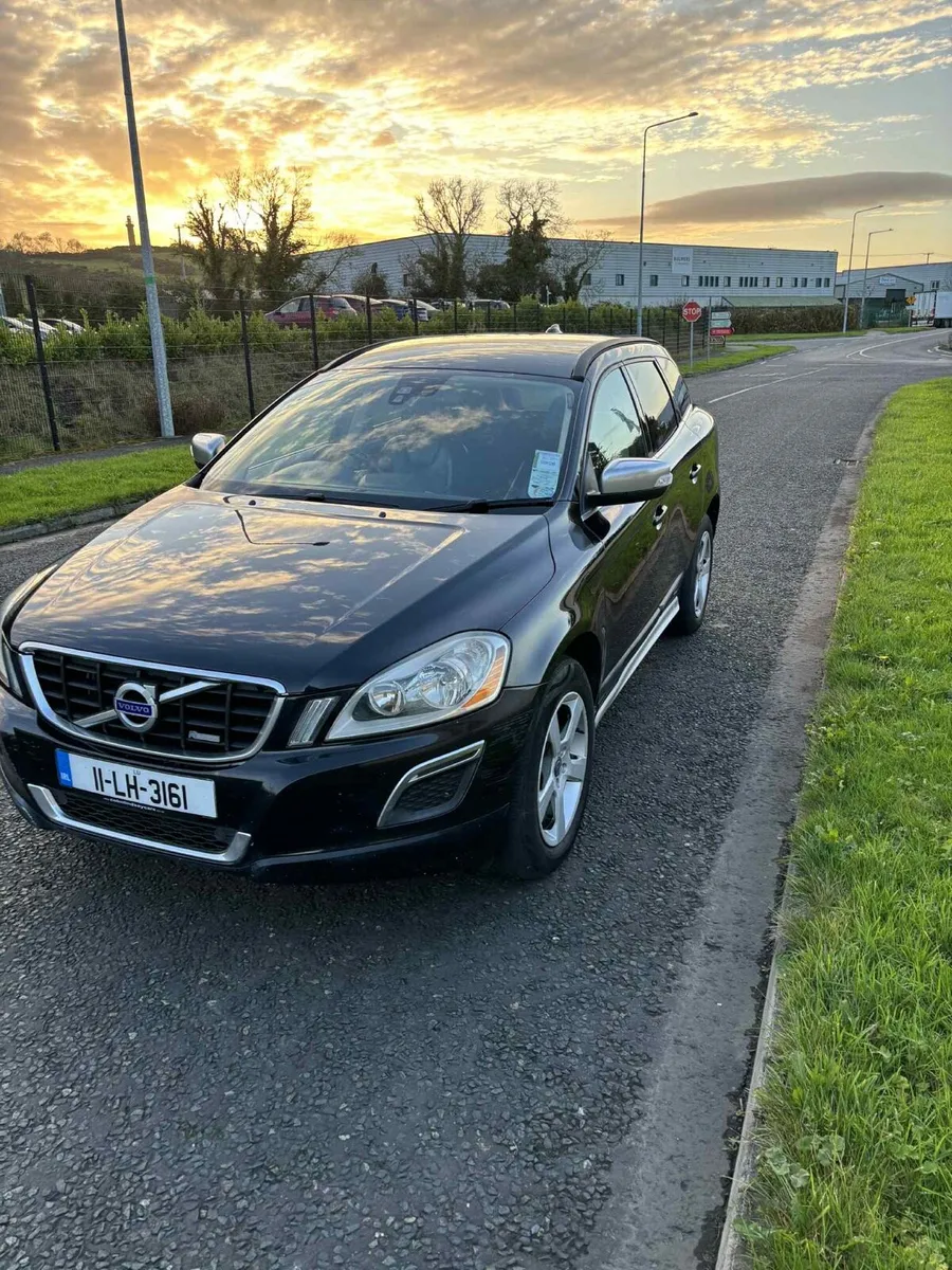 Volvo XC60 R-design 2.0D NEW NCT 07/2026 - Image 2