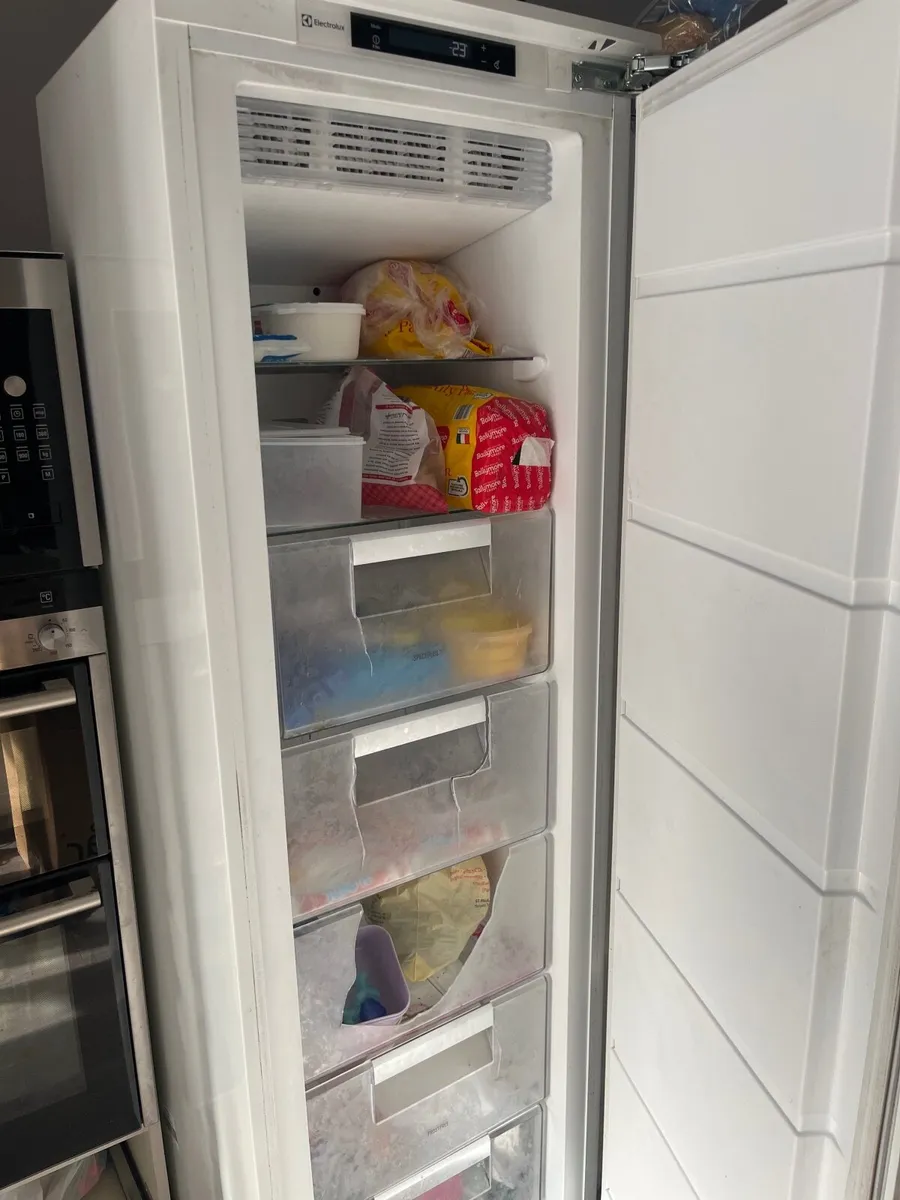Integrated freezer - Image 2